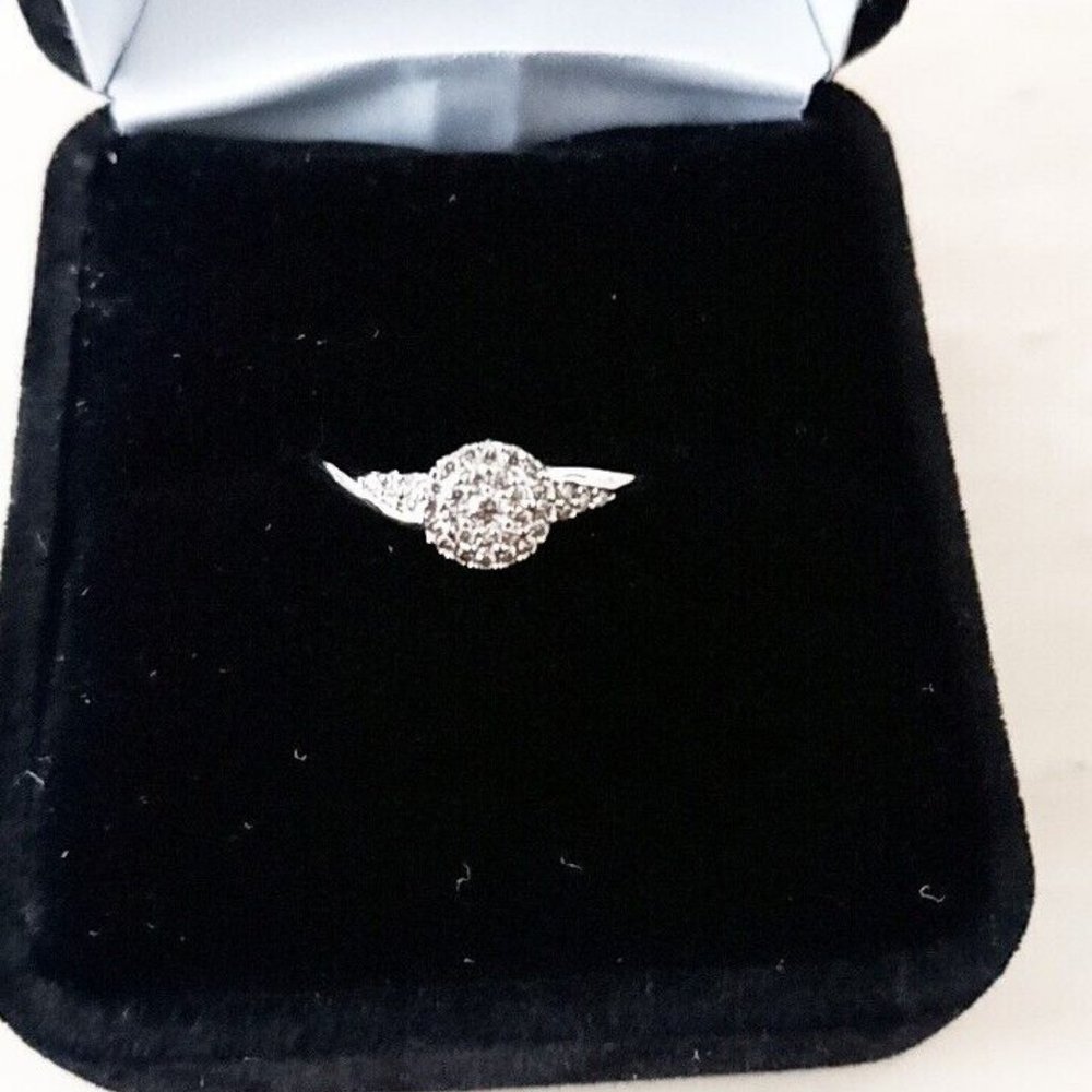 Ring Diamonds 18 K Solid white Gold Size 7- ENGAGEMENT Ring-Certificate